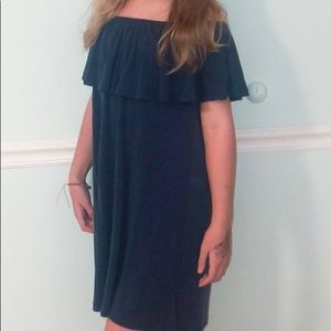 A navy blue off the shoulder dress.😁